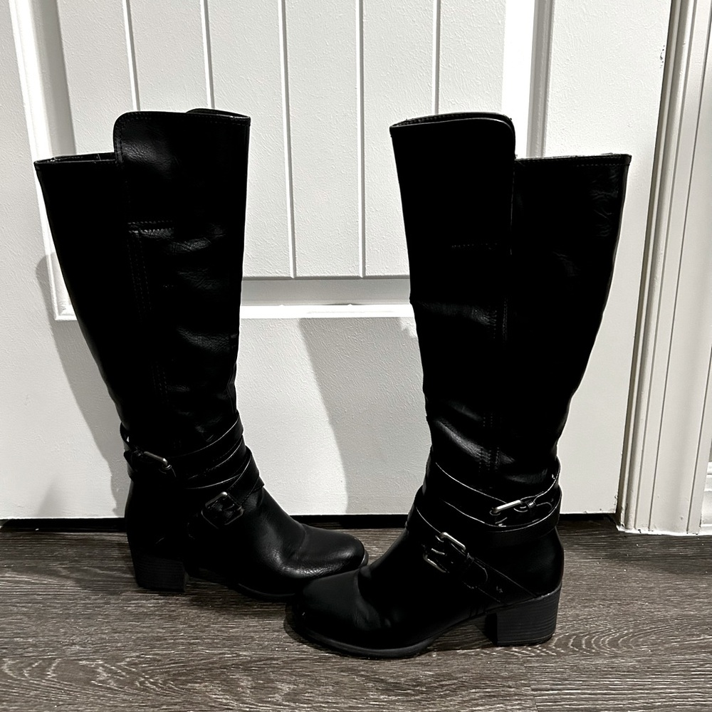WORN ONCE WOMEN’S BOOTS : SIZE 8.5